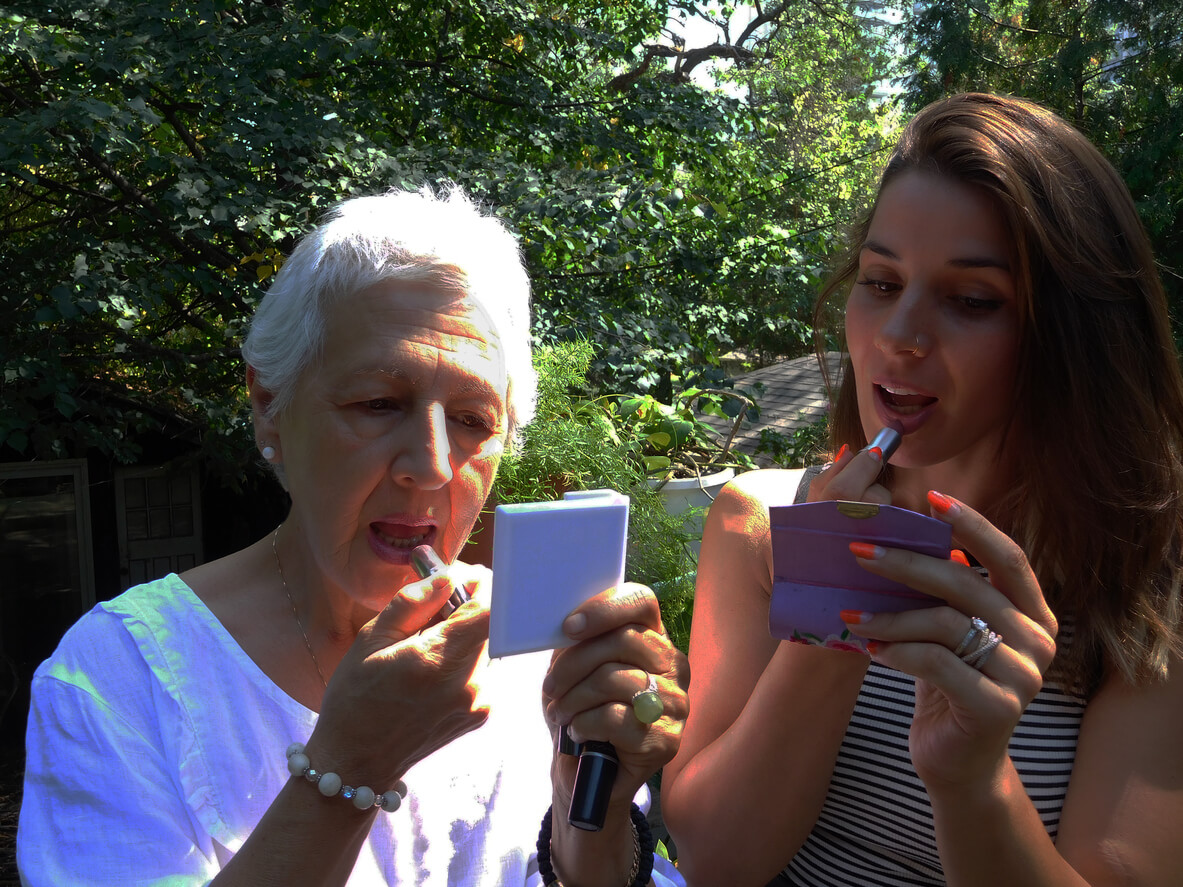 Image result for 認知症のおばあさん　化粧