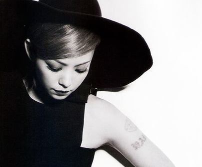 安室奈美恵　タトゥー　薄い에 대한 이미지 검색결과