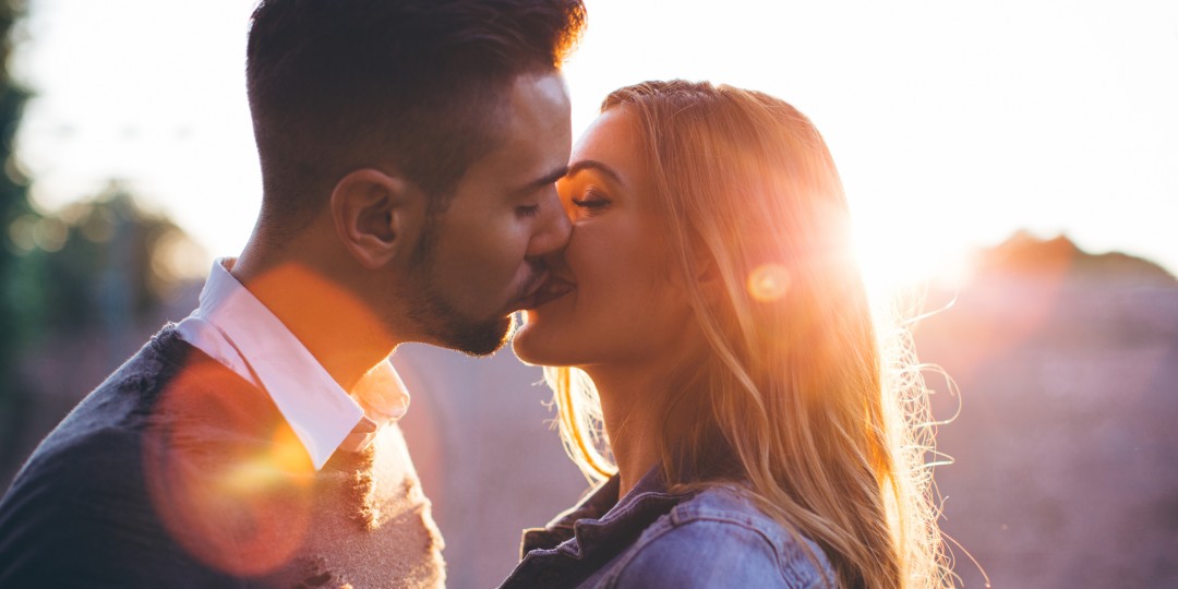 28-055100-online_dating_site_zoosk_reveals_the_best_tactics_for_single_guys_to_use