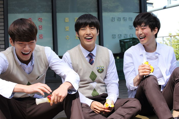 고등학교 친구를 '평생 친구'라고 말하는 이유 7가지 - Newsnack 고등학교 친구를 '평생 친구'라고 말하는 이유 7가지 - Newsnack