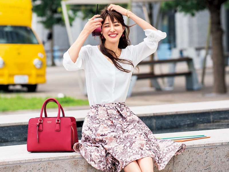 Image result for モテる女 白ブラウス スカート