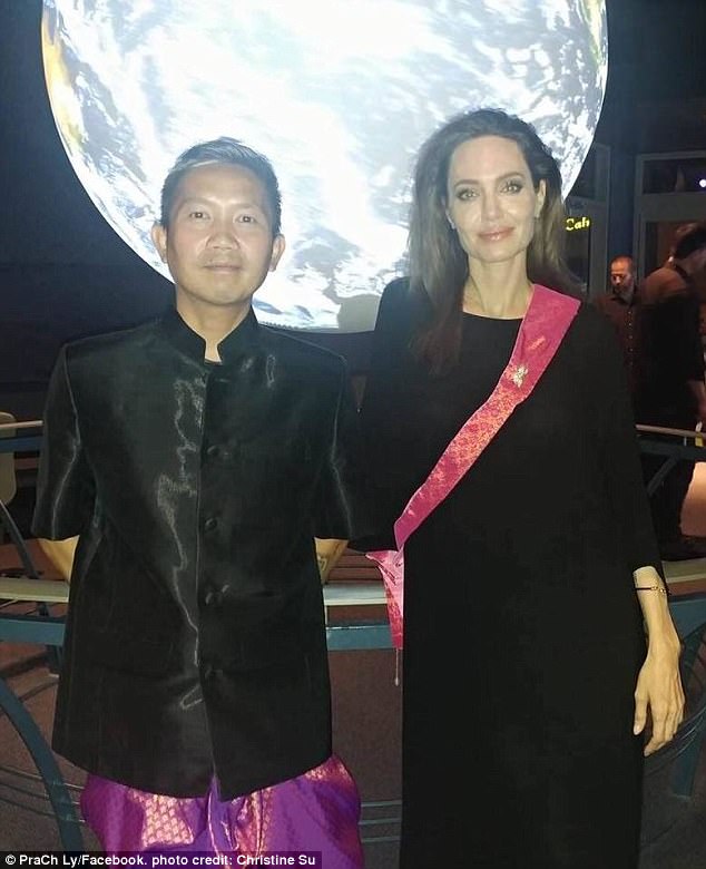 4806e24700000578-5260535-not_her_new_man_angelina_jolie_is_taking_steps_to_squash_rumors_-a-33_1515712430193