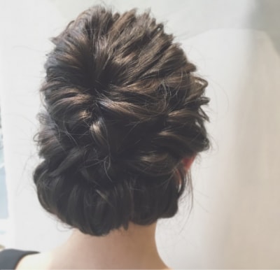 ネオクラシックスタイル ヘアアレンジ
