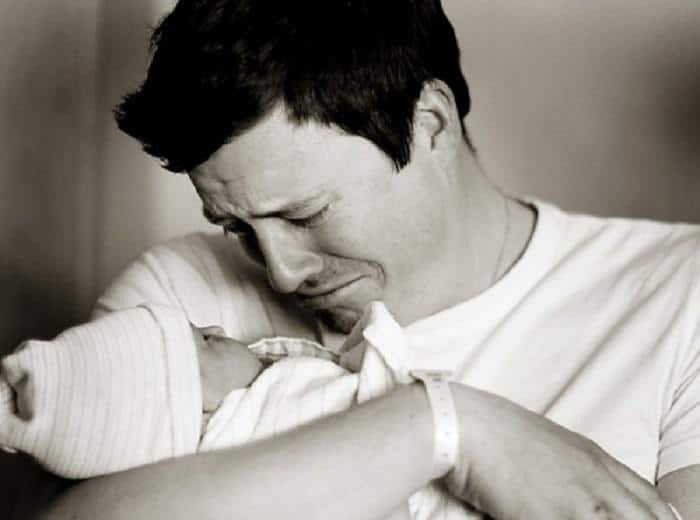 dads seeing their newborns