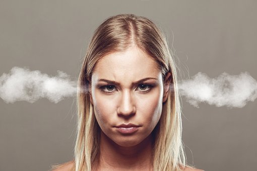 화가, 입술을 삐쭉 거리다, 얼굴, 불만족, 얼굴 표정, 감정 화가, 입술을 삐쭉 거리다, 얼굴, 불만족, 얼굴 표정, 감정, 여자