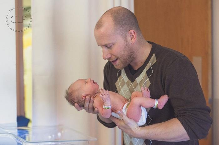 dads seeing their newborns
