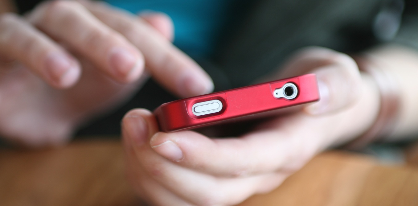 携帯 使う 人에 대한 이미지 검색결과