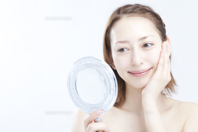 女性　鏡を見る에 대한 이미지 검색결과