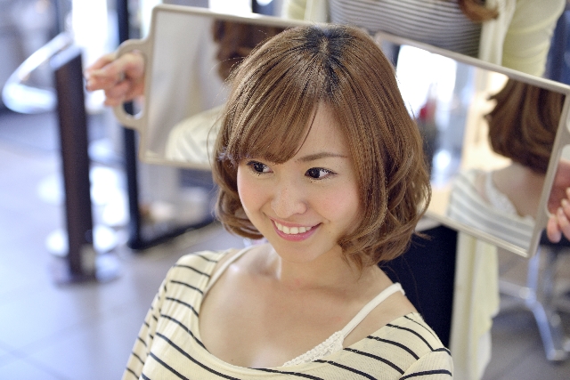 ウィッグを自分でカットする