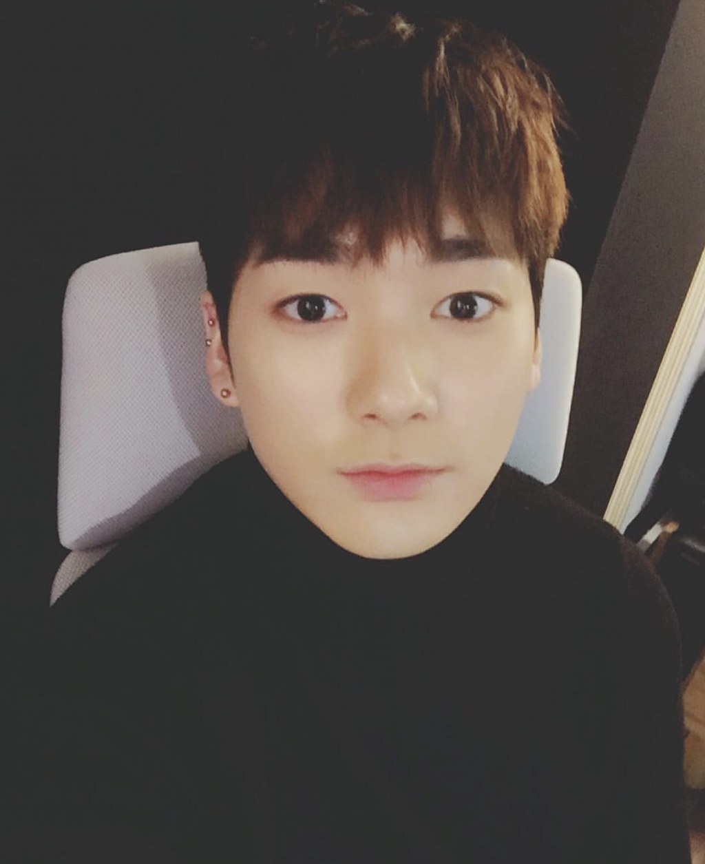 온라인 커뮤니티 / 뉴이스트 아론