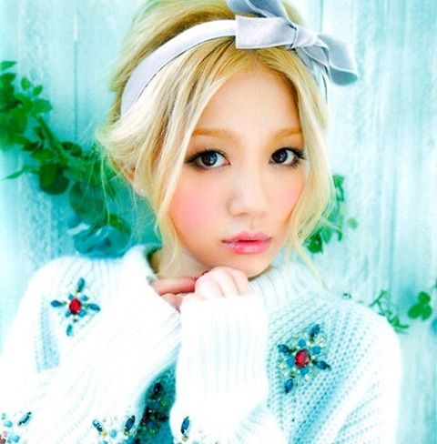 西野カナの服を完全コピー Hachibachi