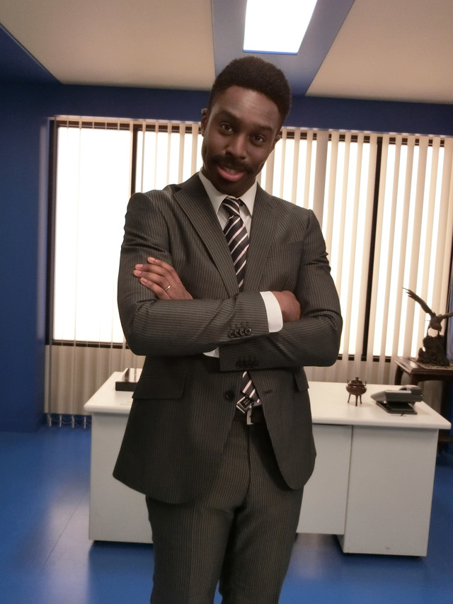 쵸 신쥬쿠 아이크 않은 밀짚 연기 힐탑 관리관. (c) 2018 텔레비 아사히 · 토에이 AG · 토에이