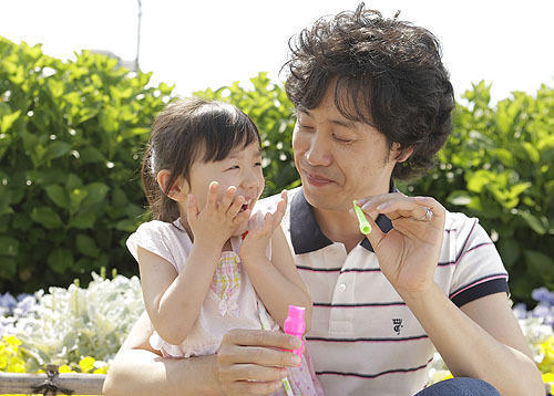 芸能界でも人気 大泉洋さんの結婚式ってどこで行われたの Hachibachi