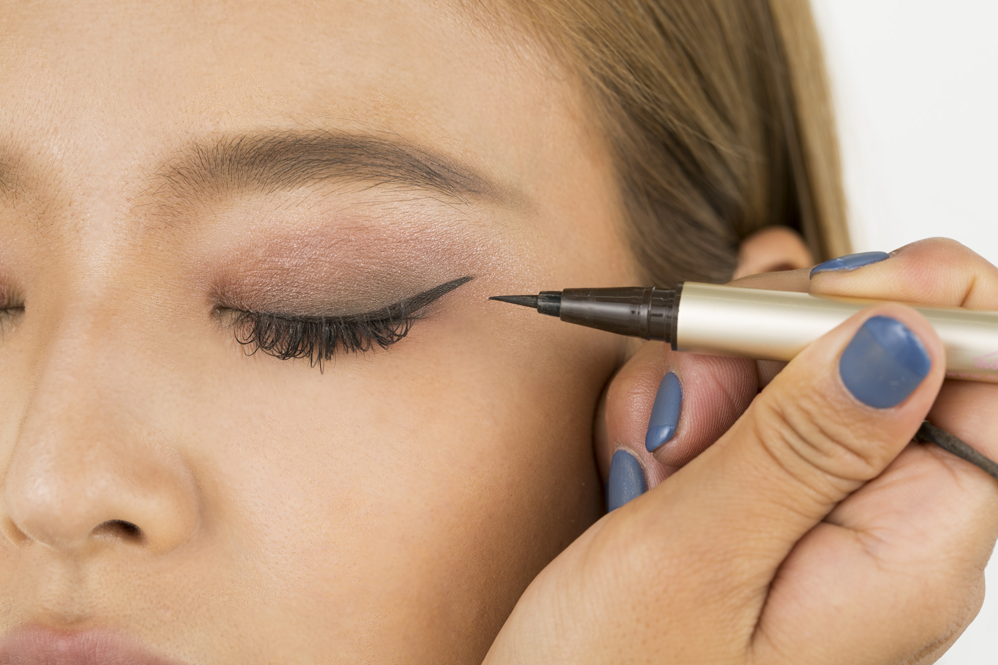 Image result for アイライナー 赤