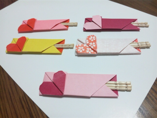 和柄で作るとかわいい 爪楊枝入れを折り紙で作ってみた Hachibachi