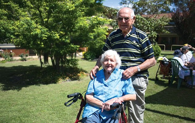 amor-acontece-duas vezes por um casal-que-reunies-62 anos-depois-vendo-um-outro-2