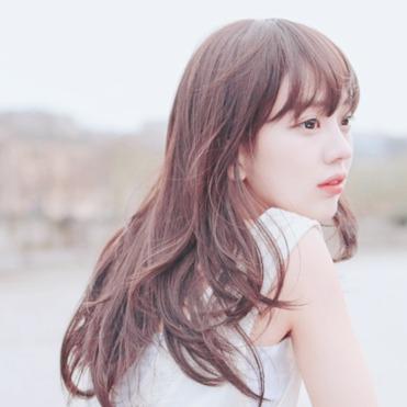 儚げな雰囲気の女の子