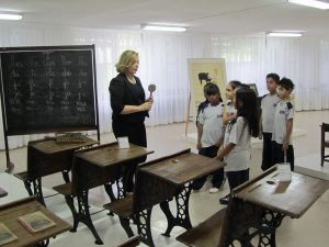 nelma-marcal-sobre-o-uso-da-palmatoria-como-instrumento-de-apoio-pedagogico-na-escola-tradicional