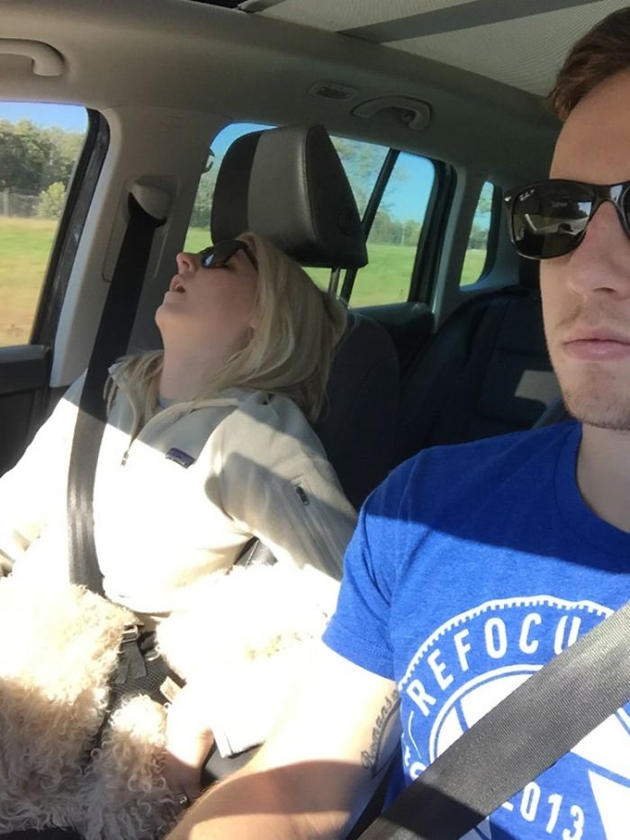 road-trip-sleeping-wife-pictures-husband-mrmagoo21-19-5a434ca50849b__700