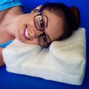 thelayseepillow-pillows-for-those-who-wear-glasses-image-3-630x630