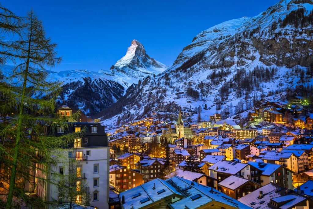 this-stunning-town-in-the-swiss-alps-will-pay-you-25000-to-move-there_252539665_ansharphoto-1024x683