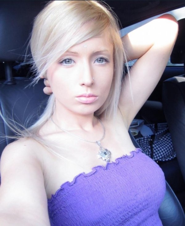 lukyanova no makeup