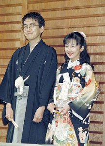 Image result for 羽生善治 羽生理恵 婚約発表