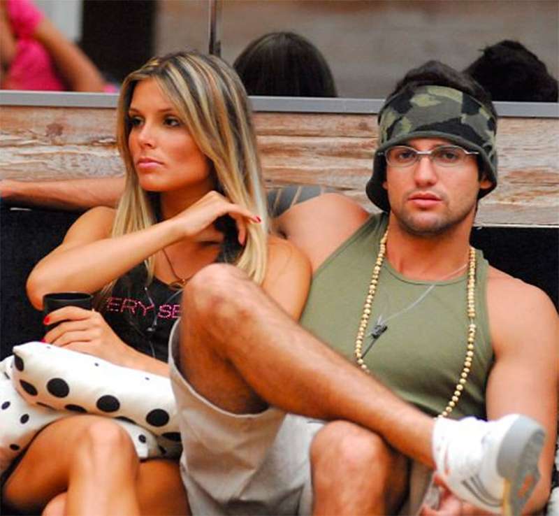 10-1454423549-gallery