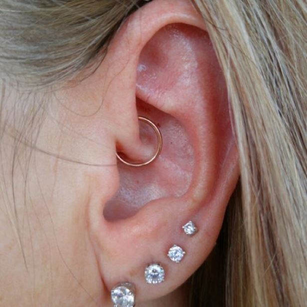28f53b50bd74e744a55754277b4e3b75-diath-piercing-ear-piercing
