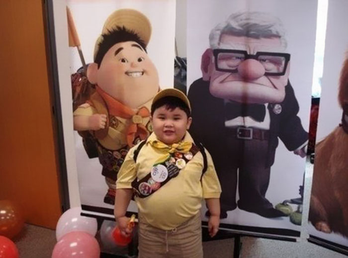 Este garoto escote parece Russel de cima