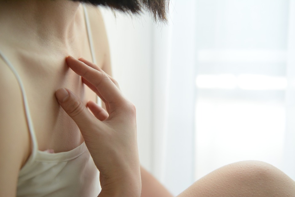 피부, 부동산 브로커, 여자