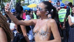 bruna-marquezine-peito-4-0218-1400x800