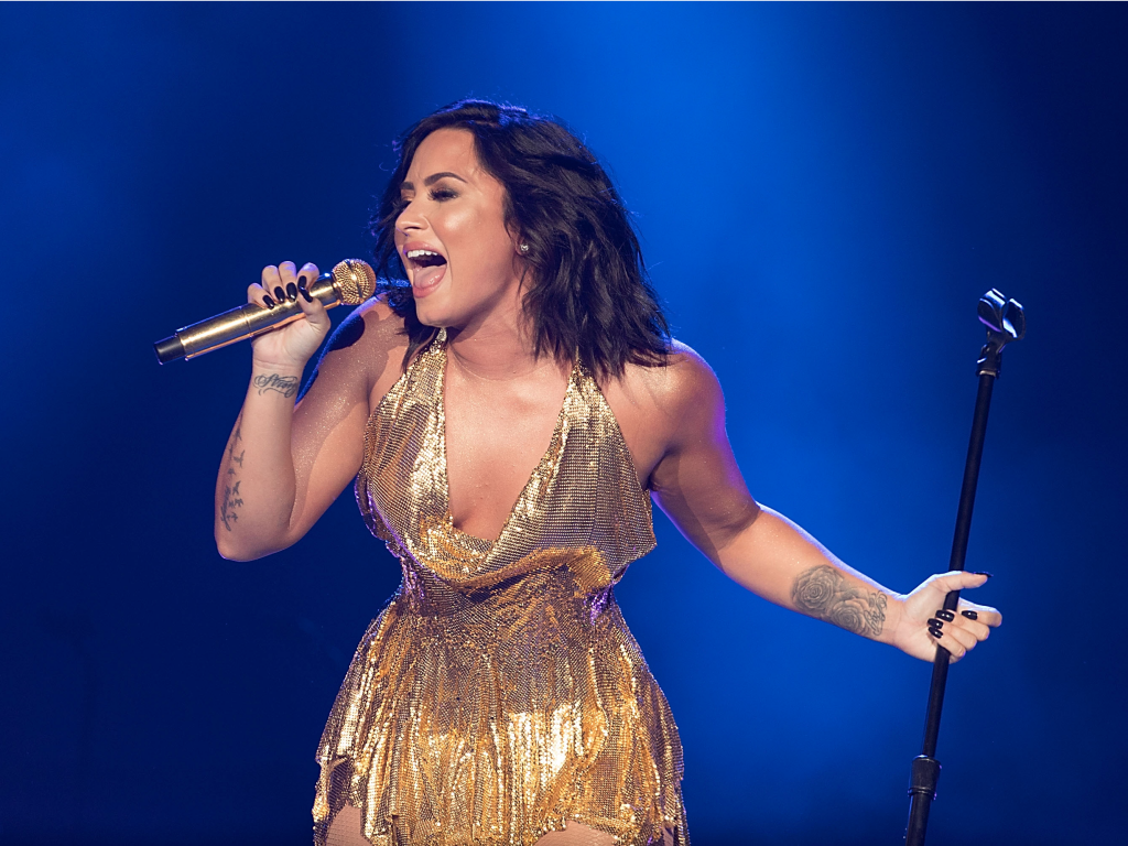 demi-lovato-i-have-to-share-with-my-fans-online-every-day