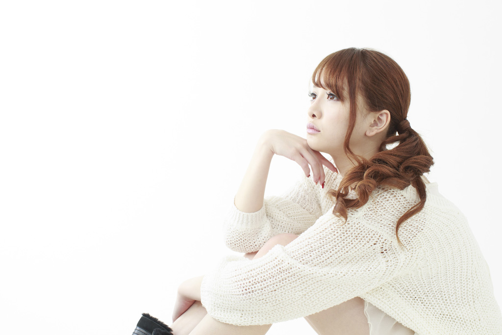 座ってる女性에 대한 이미지 검색결과