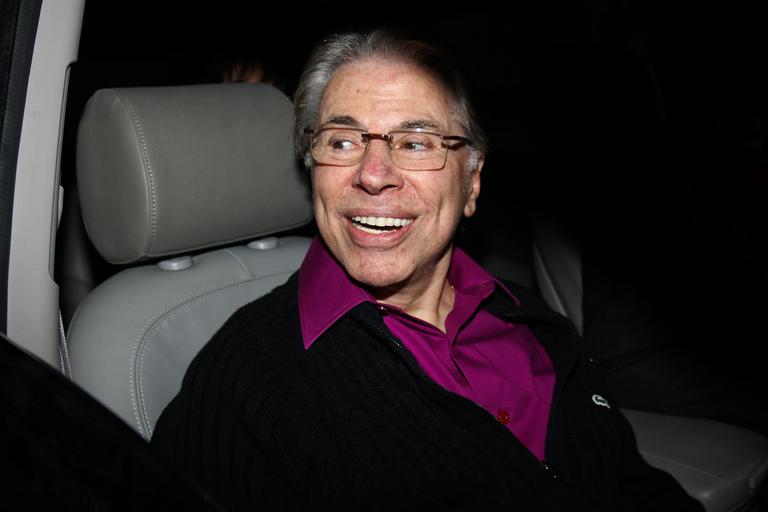 img-393338-silvio-santos-deixa-teatro-procopio-ferreira