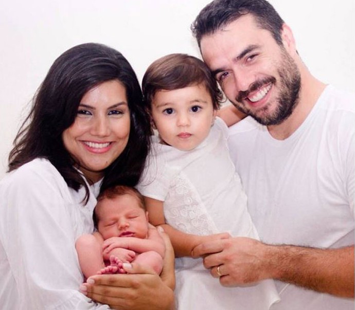 mariana-felicio-e-daniel-saulo-com-os-filhos-bbb-foto-aline-justi
