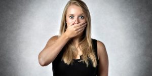 EPP3RB Blonde shocked woman holding anxiously the hand over mouth