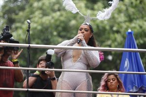 pabllo-vittar-ousa-em-look-para-coletiva-do-bloco-da-preta-1_370929