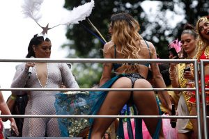 pabllo-vittar-ousa-em-look-para-coletiva-do-bloco-da-preta-5_370933