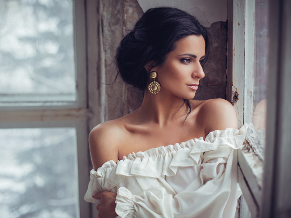 Image result for 筋肉　肩　女性　ファッション