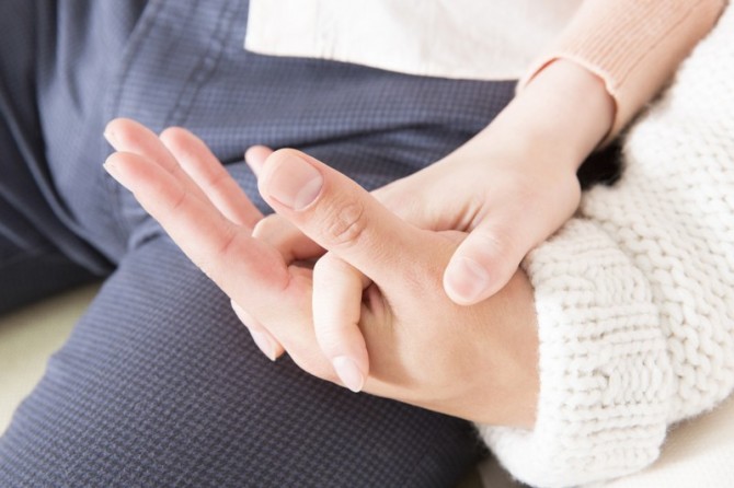 Image result for スキンシップ 手