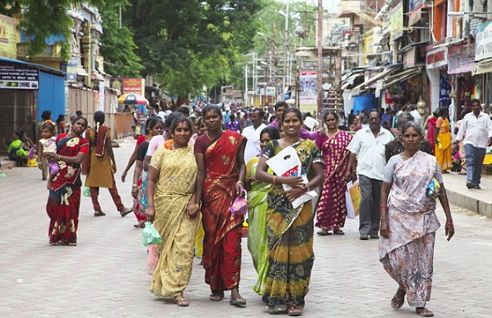 1 5 - 가난한 여성들에게 400만원짜리 '가슴 수술' 공짜로 시켜주는 도시