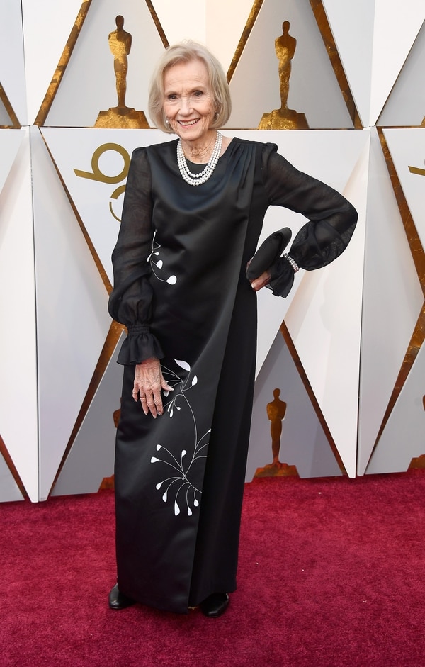 Eva Marie Saint “muy fino y clásico, talvez un color más claro hubiera favorecido su color de piel. el detalle de la pulsera de perlas sobre el vestido es glamour” agregó Dani Regis