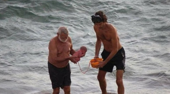 Impactantes imágenes de madre dando a luz en el Mar Rojo.