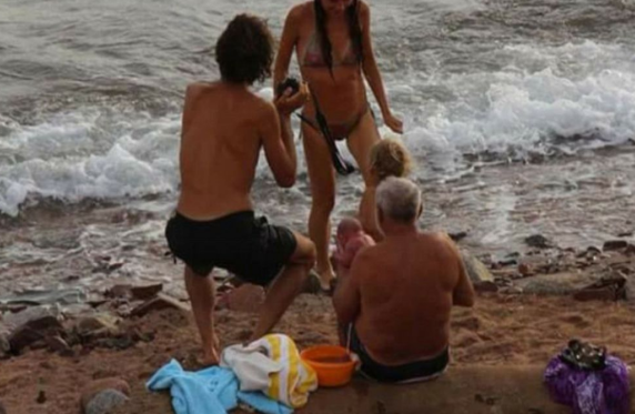 Impactantes imágenes de madre dando a luz en el Mar Rojo.