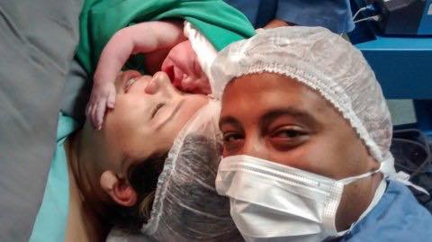 baby-reaction-after-birth-sorpresas-everyone-1