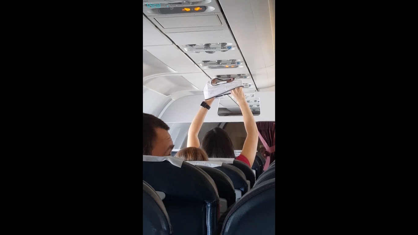 the-best-way-to-dry-your-underwear-on-a-flight