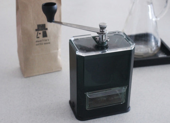 èç±ã¬ã©ã¹ã®æ¥æ¬ã®ãããã¡ã¼ã«ã¼HARIOï¼ããªãªï¼ã ãã¡ãã®ã³ã¼ãã¼ãã«ã¯ããããããè¦ãç®ãããªãã¨ããããéã«ãã£ãããã¦ã¦ãã¼ã¯ããã¼ããåè§£ã§ãã¦ãä¸¸æ´ãã§ããããä½¿ããªãæã¯ãã³ãã«ãæ¬ä½ã«åç´ã§ããããå©ä¾¿æ§ã®é¢ã§ãåªãã¦ãã¾ããæåº«æ¬ãããã®å¤§ãããªã®ã§ãæ£ã®ã¡ãã£ã¨ããééã«åç´ã§ããã®ãå¬ããã§ãã­ã 