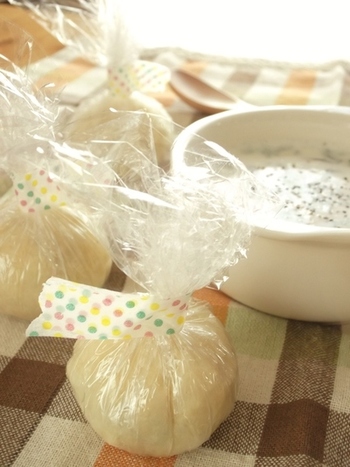 ãã¡ãã®ã¹ã¼ãçã¯ããããããã丸ã
ä¸å使ã£ã¦ä½ã£ã¦ãã¾ãã é£ã¹ãæã¯ãçä¹³ãå
¥ãã¦é»åã¬ã³ã¸ã§ãã³ï¼ããæ··ãã¦ããããå¬ãä¸ããä¸ããã