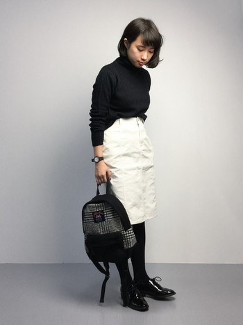 ã¿ã¼ãã«ãããã«ç½ãããªç½ãã¹ã«ã¼ããåããã¦ãã«ã¸ã¥ã¢ã«ãªã¢ã¤ãã ããã¯ã£ããã¨ããé»ç½ã§ã¾ã¨ãããã¨ã§è½ã¡çããå°è±¡ã«ãªãã¾ãã